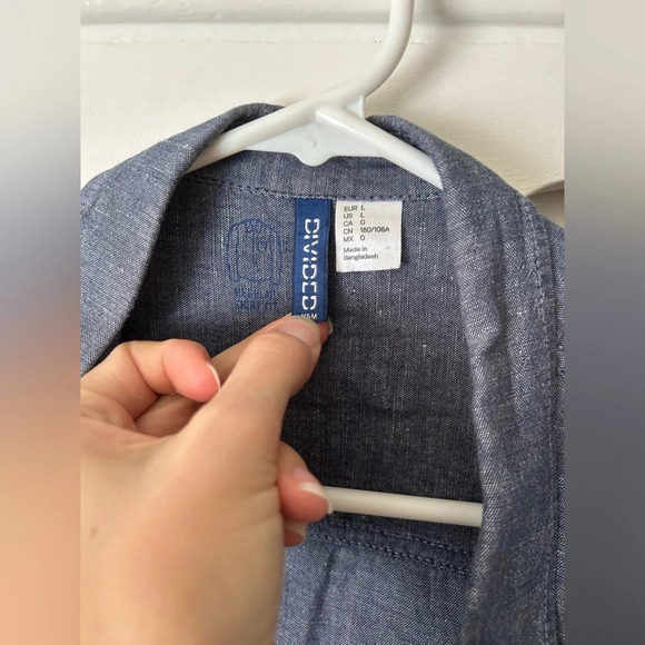 Men’s H&M Divided brand denim chambray long sleeve button down shirt - Size L - Picture 3 of 3